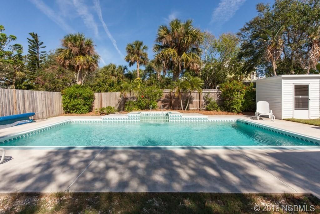110 Due East St, New Smyrna Beach, FL 32169