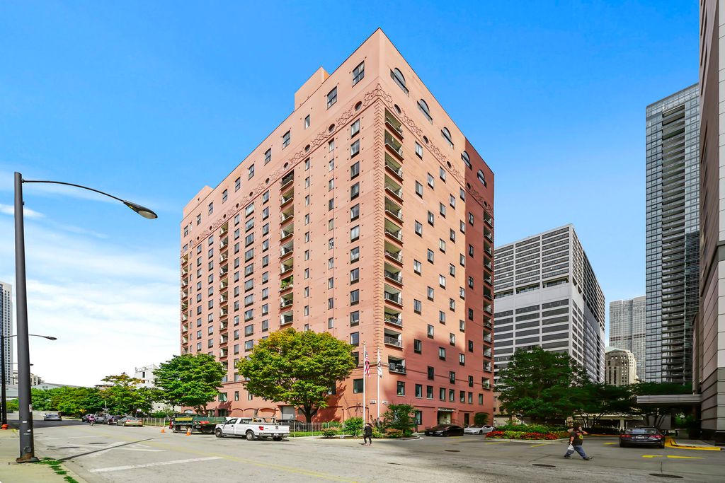 345 N Canal St #1306, Chicago, IL 60606