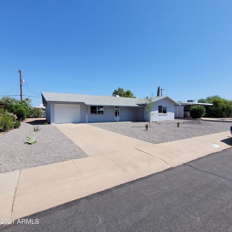 5714 E Cicero Rd, Mesa, AZ 85205