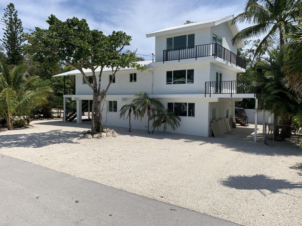 150 Tampa Dr, Tavernier, FL 33070