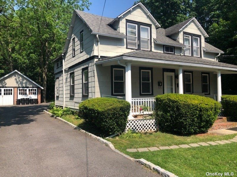 56 Spring Rd, Huntington, NY 11743 4 Bed, 3 Bath MultiFamily Home MLS 3314397 17 Photos