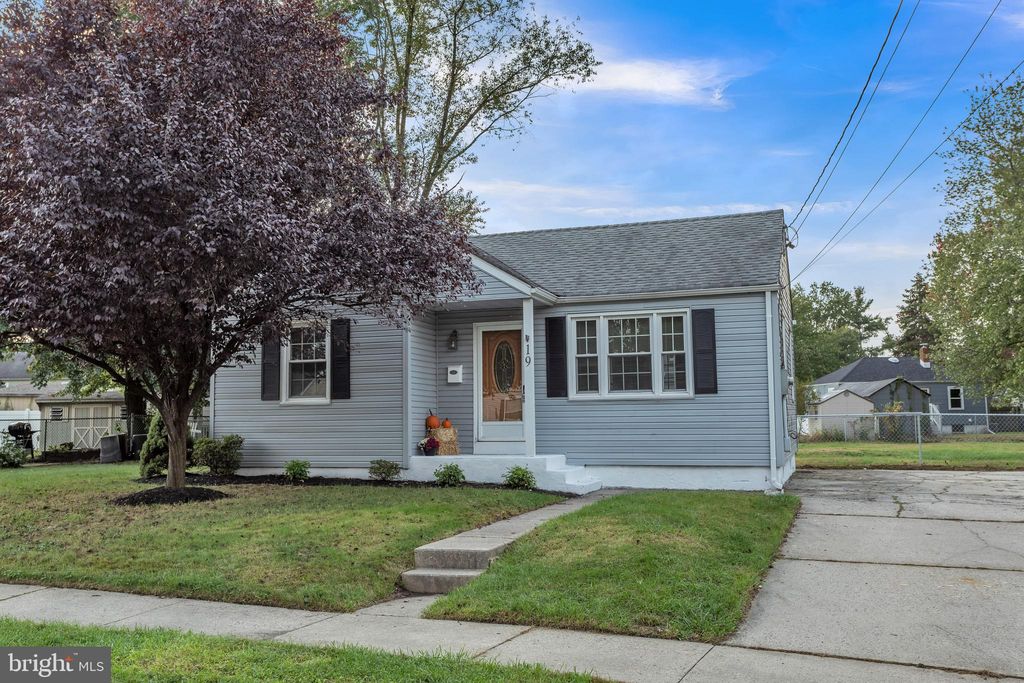 19 Stanford Rd, Cherry Hill, NJ 08034