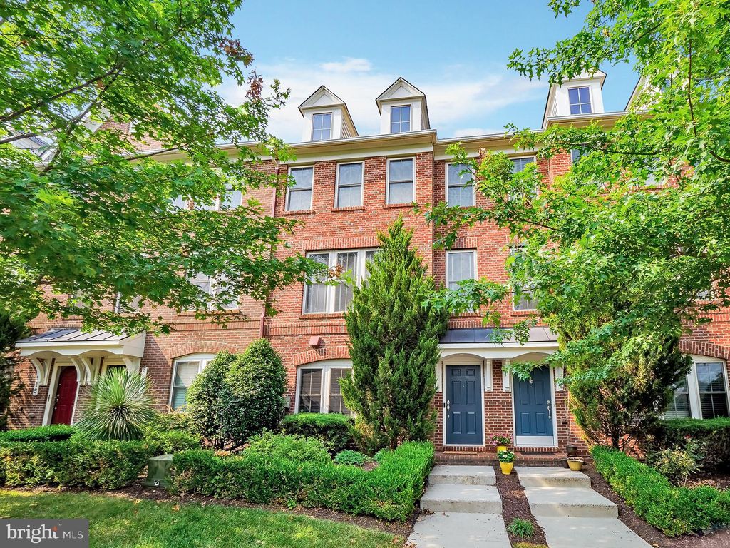 3511 S Four Mile Run Dr, Arlington, VA 22206