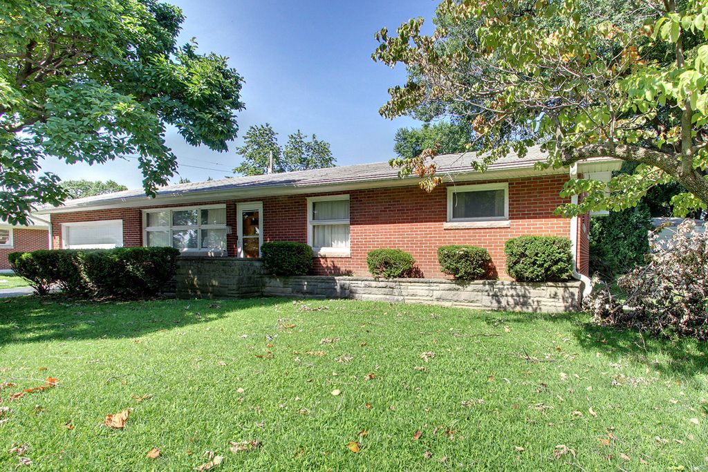 631 N 30th St, Quincy, IL 62301