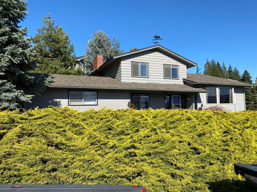 1711 10th Pl NE, East Wenatchee, WA 98802