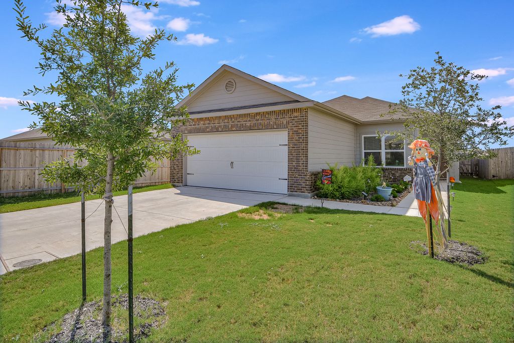 4515 Heathers Rose, St Hedwig, TX 78152