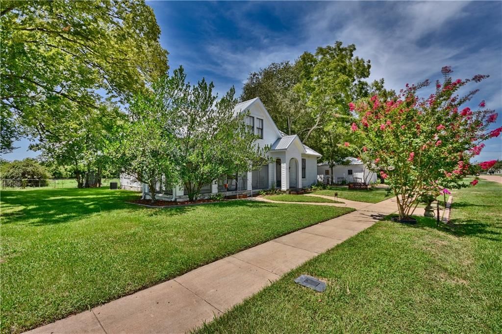 215 N Hauptstrasse St, Carmine, TX 78932