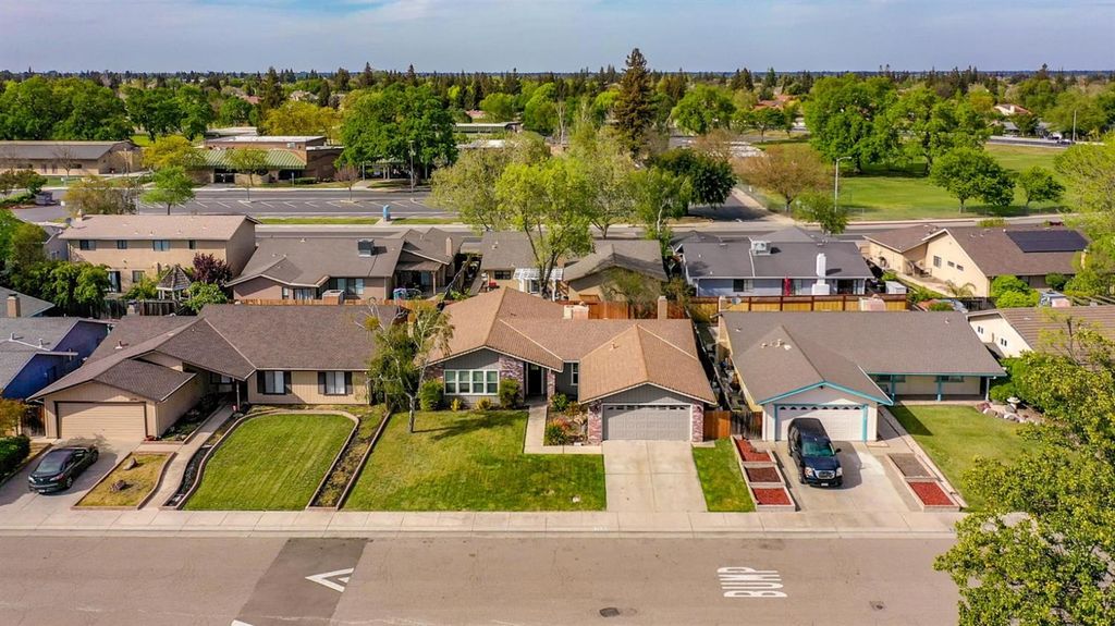 2619 Summerfield Dr, Stockton, CA 95209