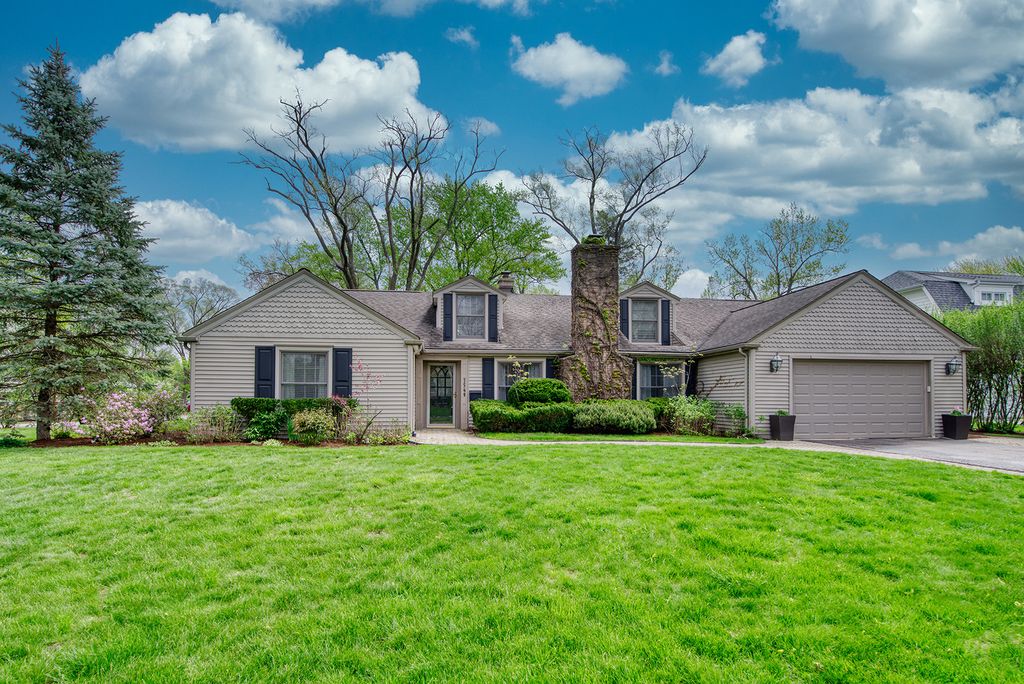 1549 Meadow Ln, Glenview, IL 60025