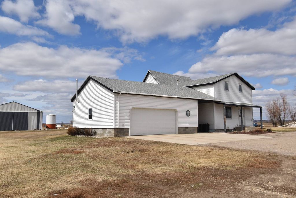 3560 Thorne Rd, Rolette, ND 58366