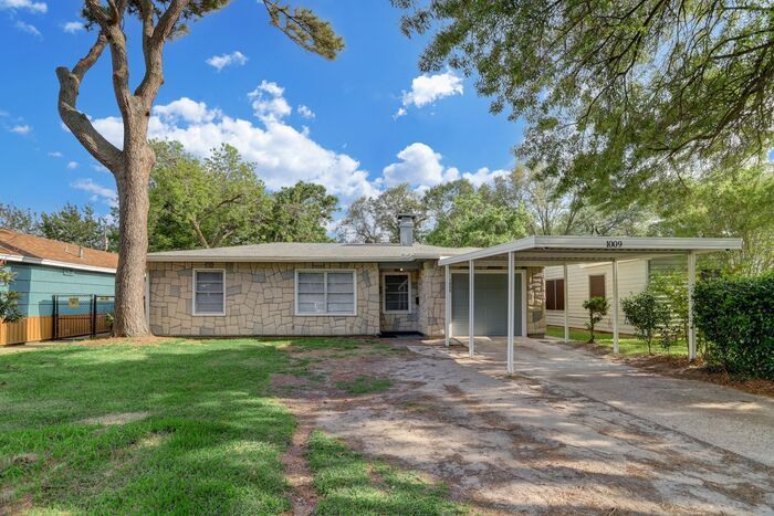 1009 15th Ave N, Texas City, TX 77590
