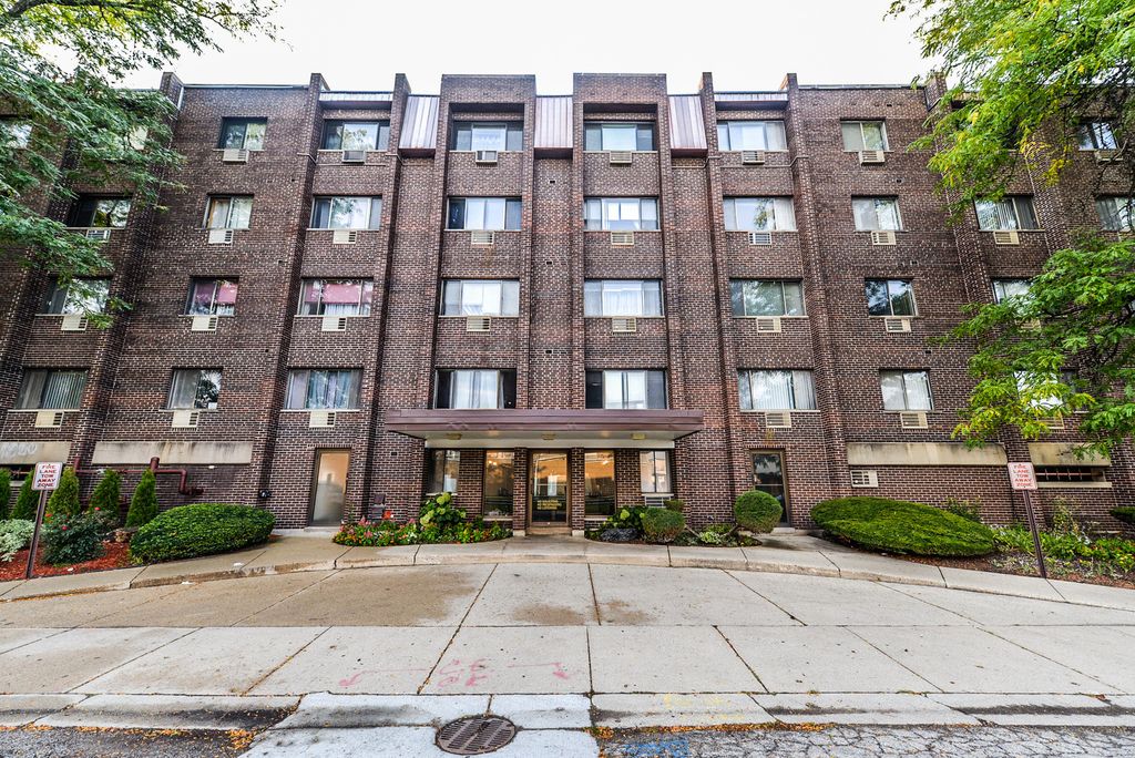 4624 N Commons Dr #211E, Chicago, IL 60656