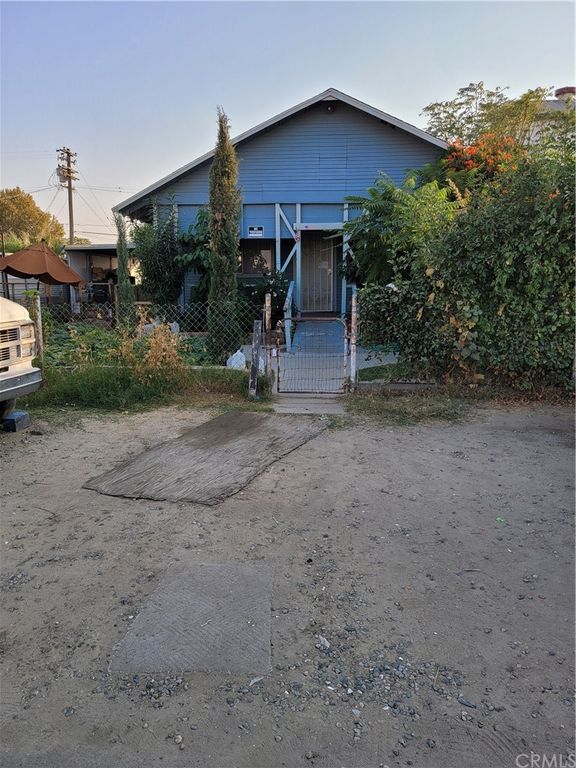 617 Eureka St, Bakersfield, CA 93305