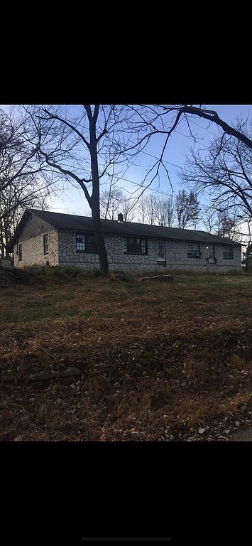 458 McFarland Ln, Bowling Green, KY 42101