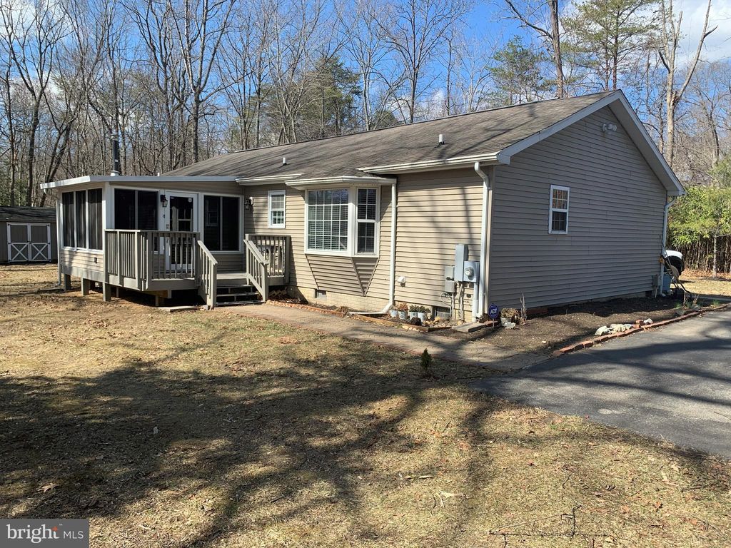 15921 Accolawn Rd, Accokeek, MD 20607
