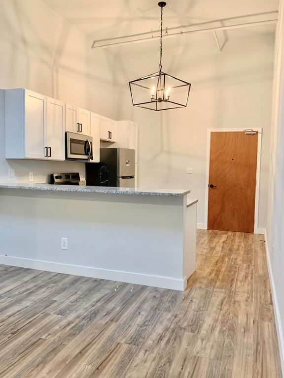 9 W Old St #210, Petersburg, VA 23803