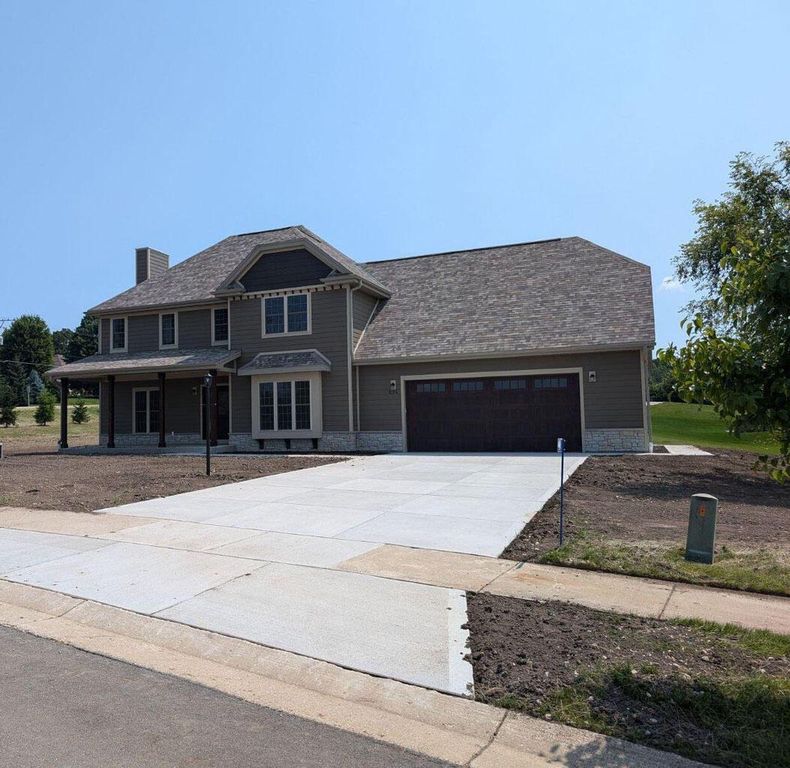N694 South Hickory Hills DRIVE, Oconomowoc, WI 53066