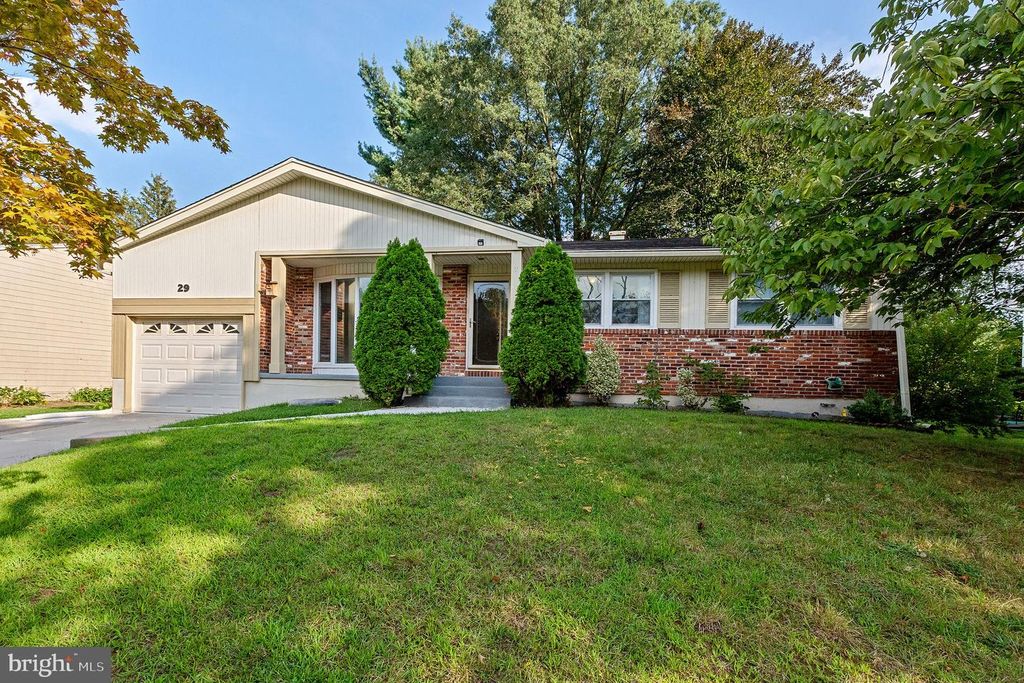 29 Knollwood Dr, Cherry Hill, NJ 08002
