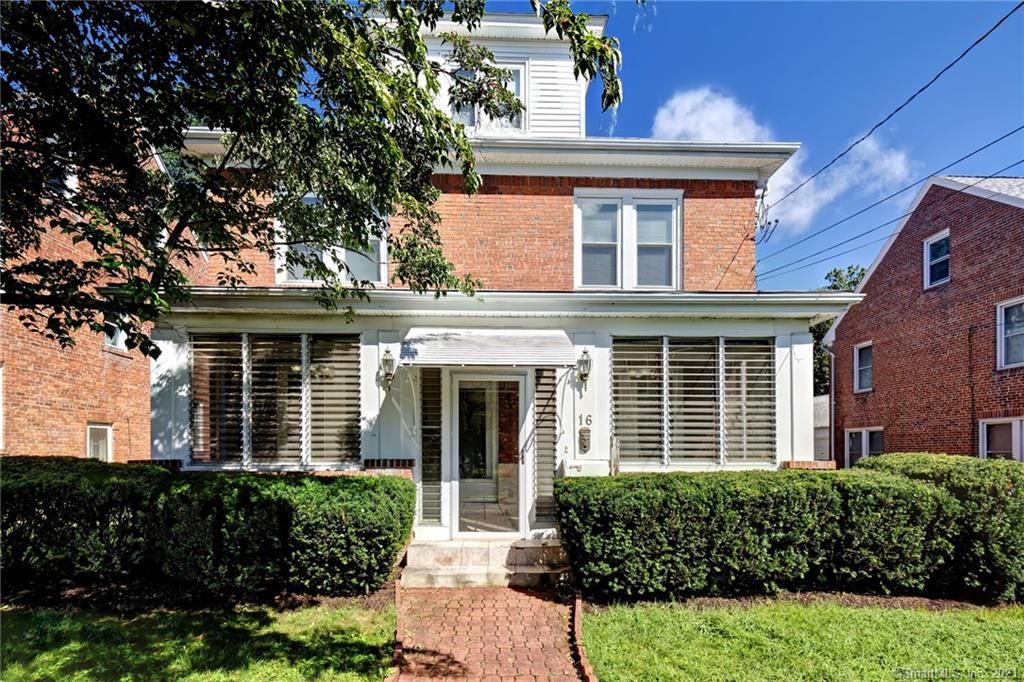 16 Woodmere Rd, West Hartford, CT 06119