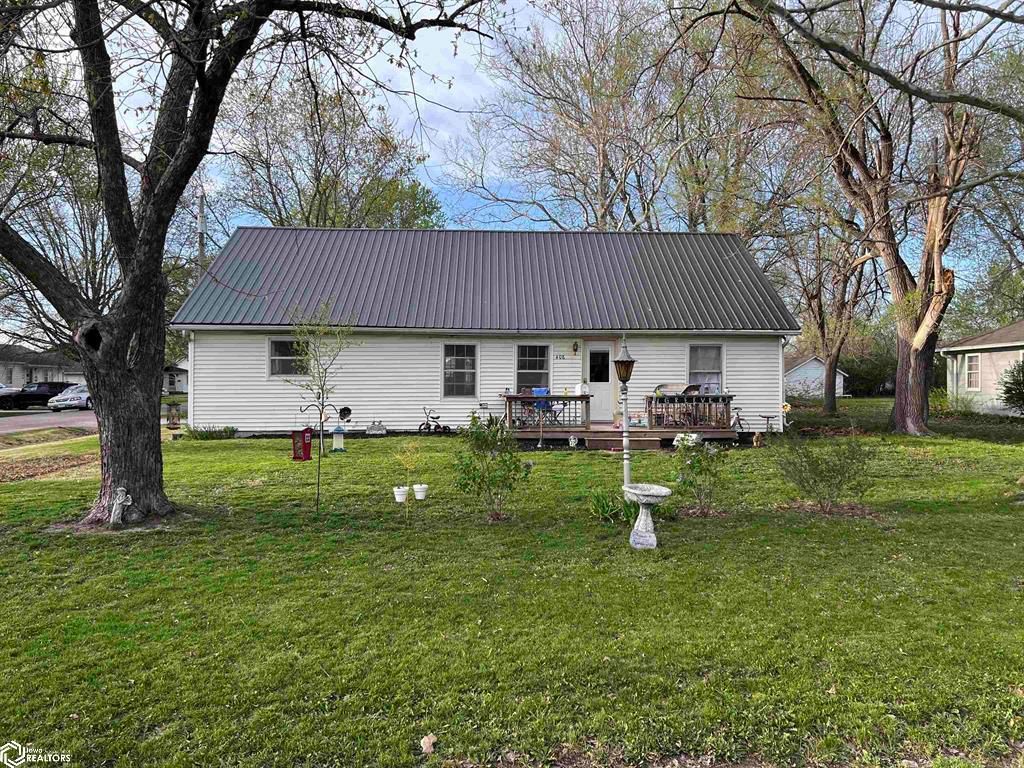 408 Swansee Ave, Bloomfield, IA 52537