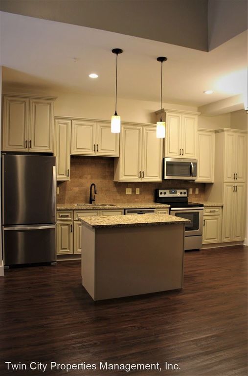 2402 Broadmoor Dr, Bryan, TX 77802