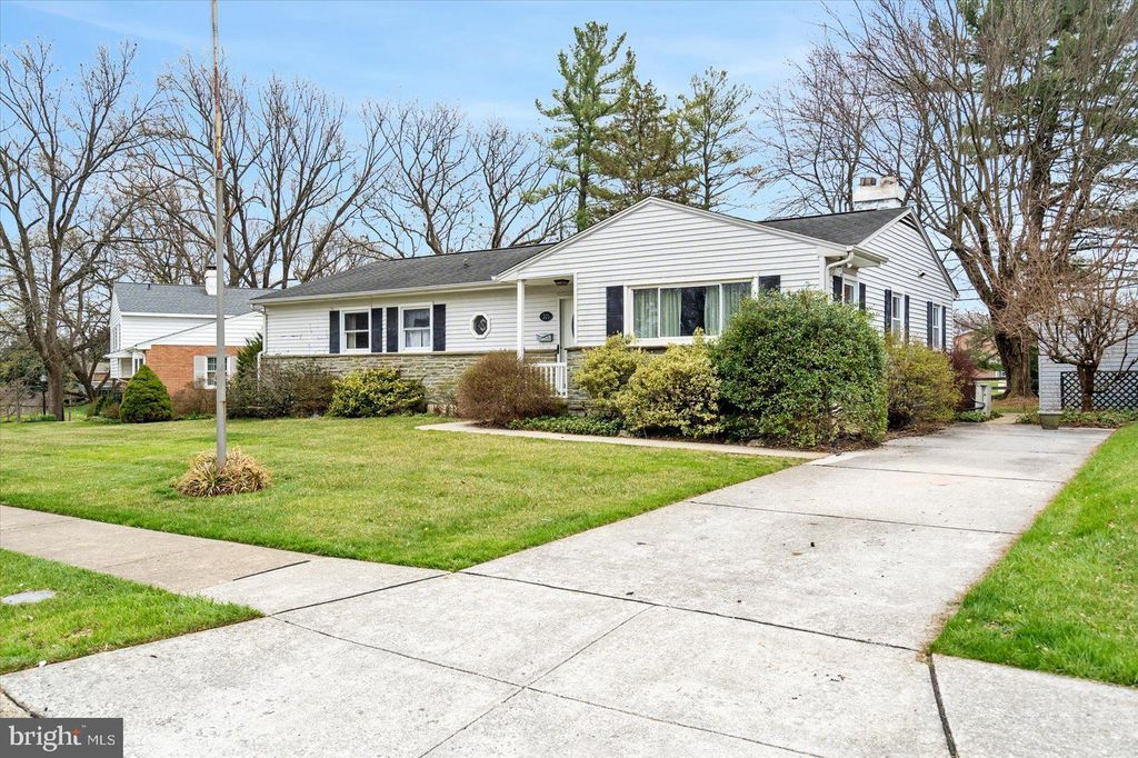 321 Valley Court Rd, Lutherville Timonium, MD 21093