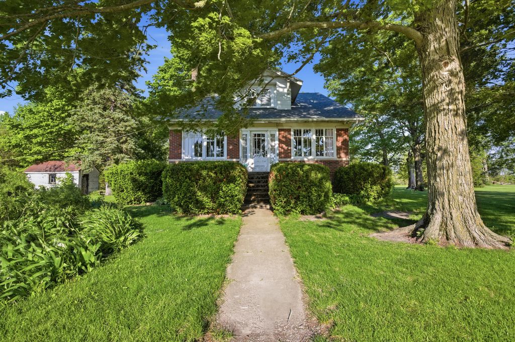 view 1st full size image of this home