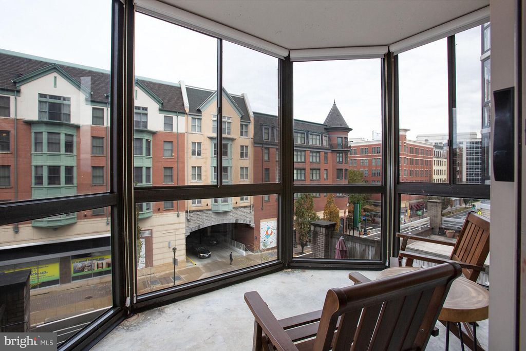 24 Courthouse Sq #208, Rockville, MD 20850