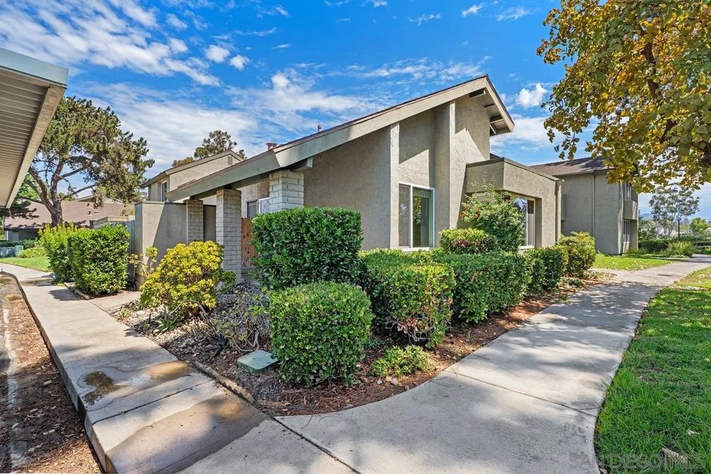 10896 Caravelle Pl, San Diego, CA 92124