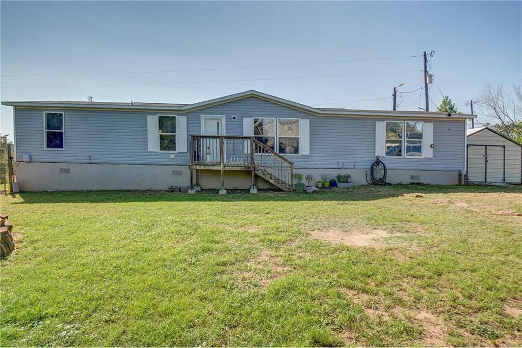 155 Royal Pines Dr, Bastrop, TX 78602