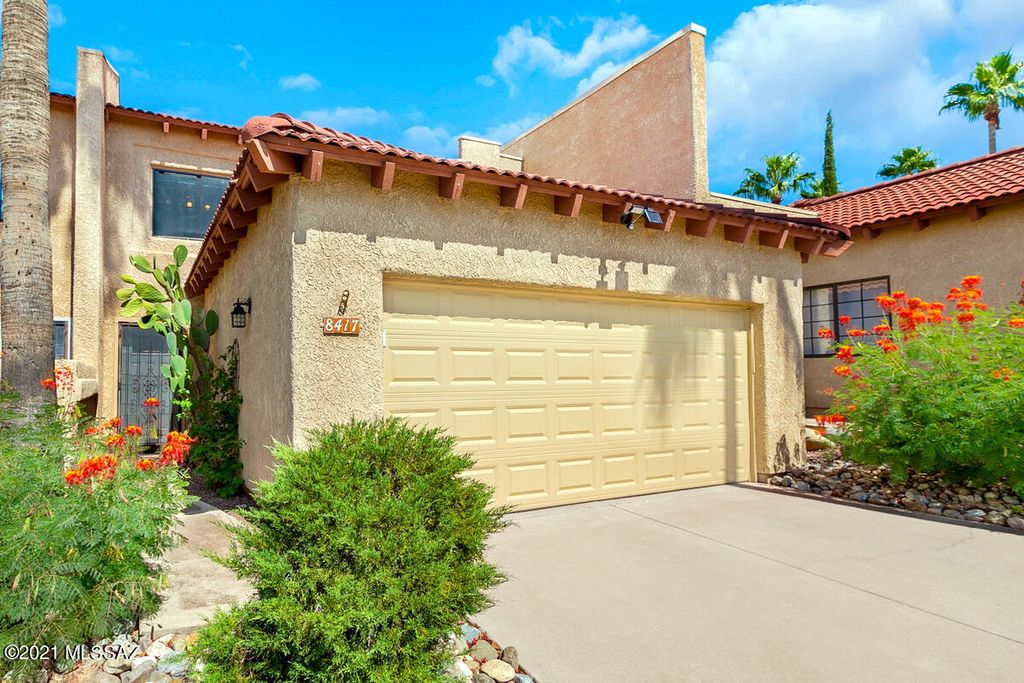8417 E Corinthian Dr, Tucson, AZ 85715
