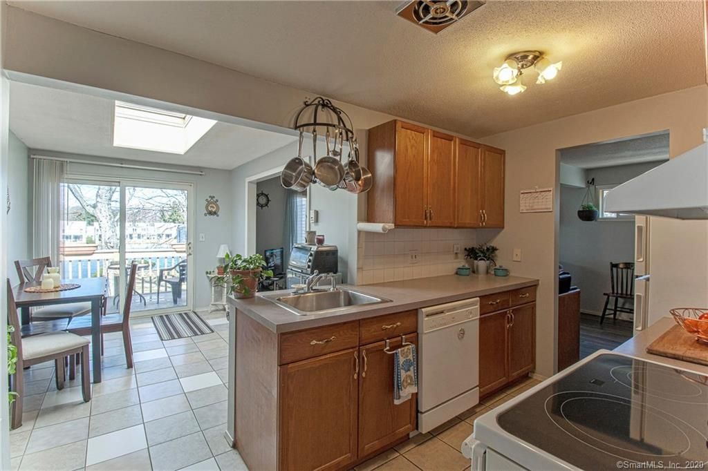 9 Cinnamon Spgs 9, South Windsor, CT 2 Bed, 1 Bath Condo 25 Photos