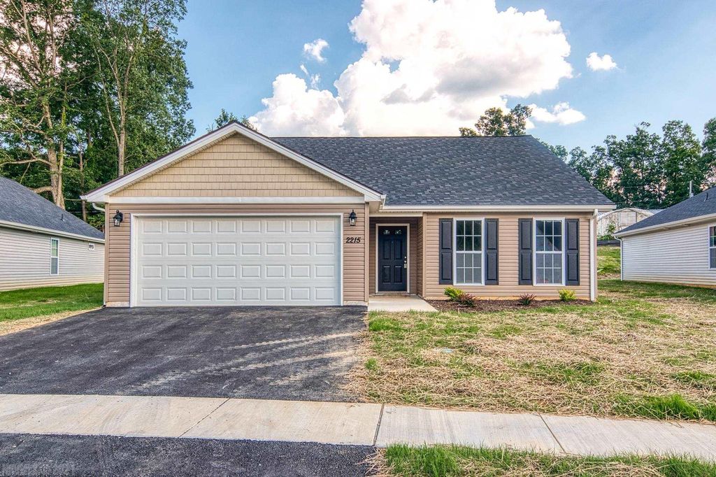 2035 Giles Dr, Christiansburg, VA 24073