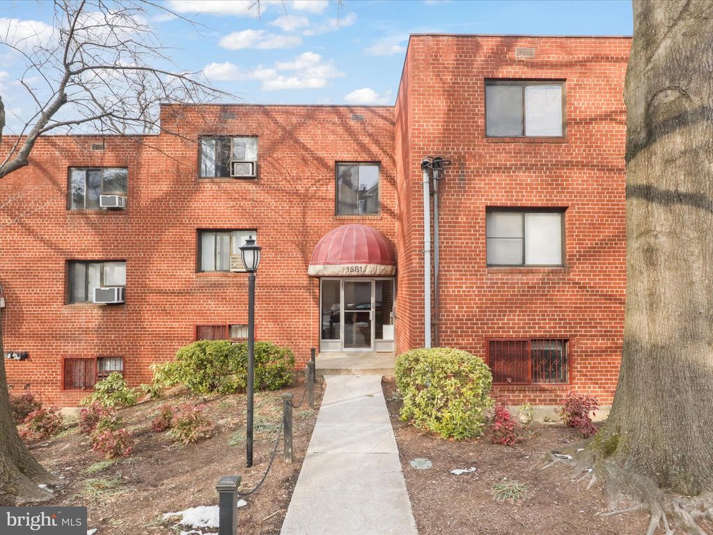 1581 N  Colonial Ter #201X, Arlington, VA 22209