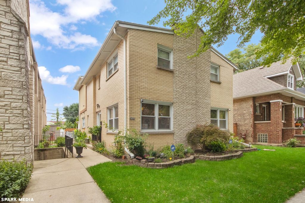 4342 W Ainslie St, Chicago, IL 60630
