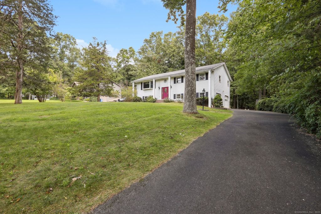 21 Glen Road, New Fairfield, CT 06812