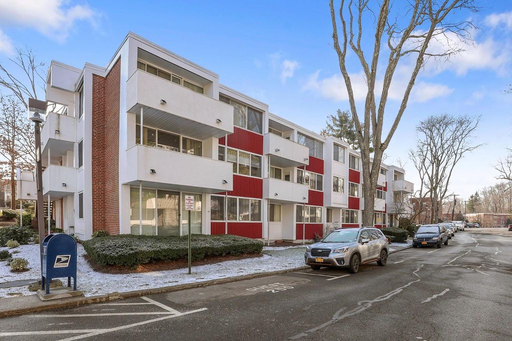 611 Colony Dr, Hartsdale, NY 10530