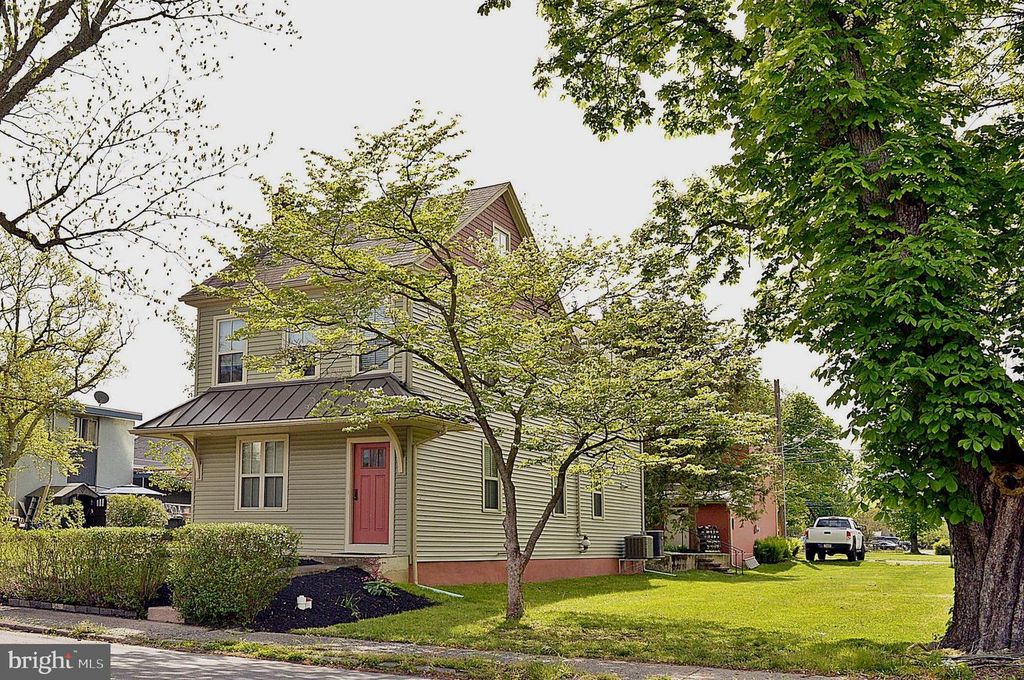 245 S Hanover St, Pottstown, PA 19465