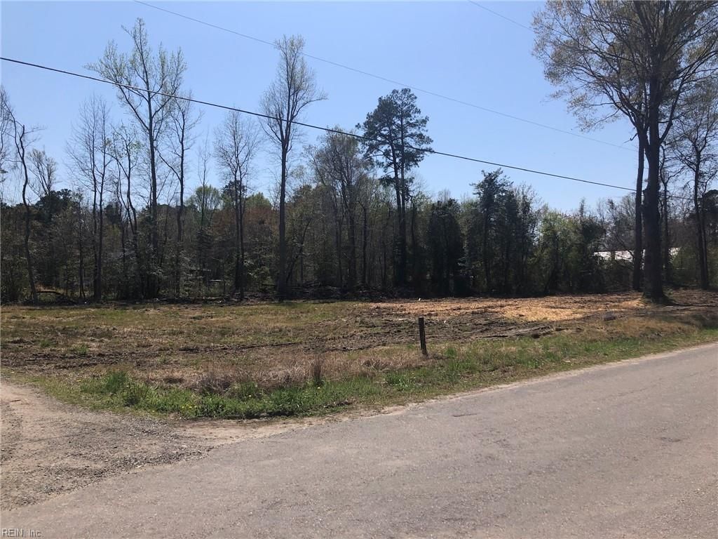 14044 Track Ln, Smithfield, VA 23430
