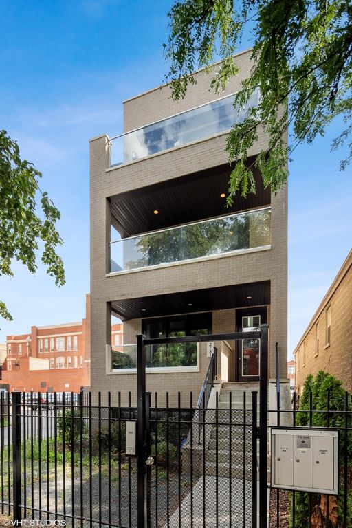 2731 W Cortez St #3, Chicago, IL 60622