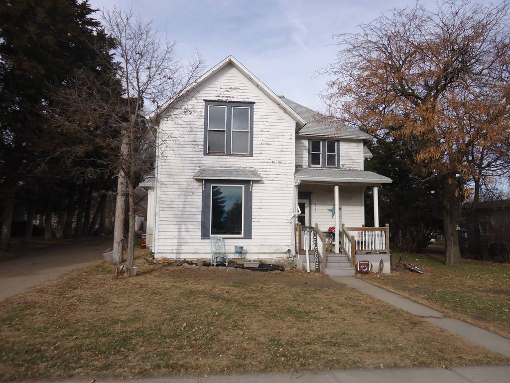 205 E 5th Ave, Redfield, SD 57469