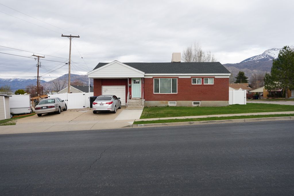 252 W 4500 S, Washington Terrace, UT 4 Bed, 2 Bath SingleFamily Home