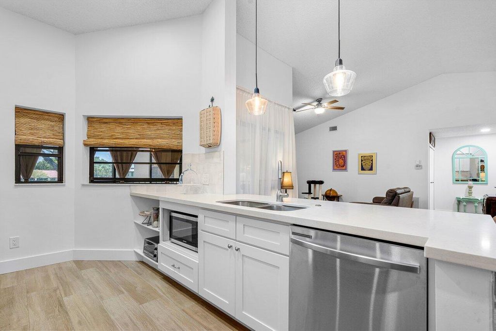 6055 Parkwalk Drive, Boynton Beach, FL 33472