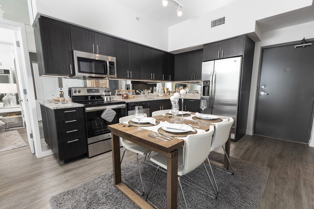 2201 N Australian Ave 2181 609 - 338905134b8dc35e7f5105c796f37757 Full 