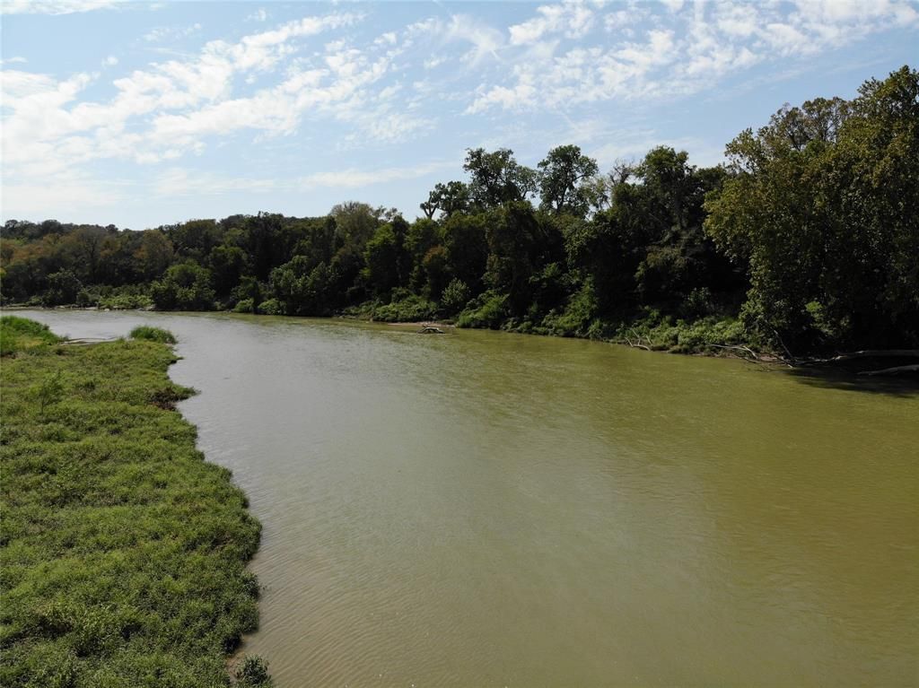 1458 Shaws Bend Rd, Columbus, TX 78934