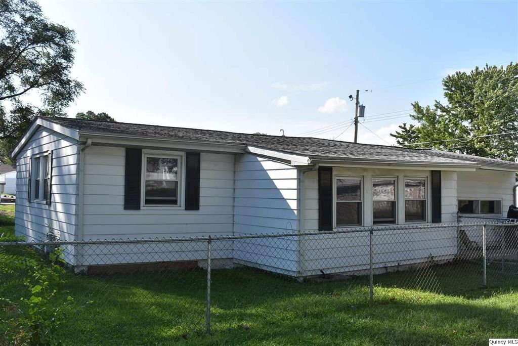 905 N 15th St, Quincy, IL 62301