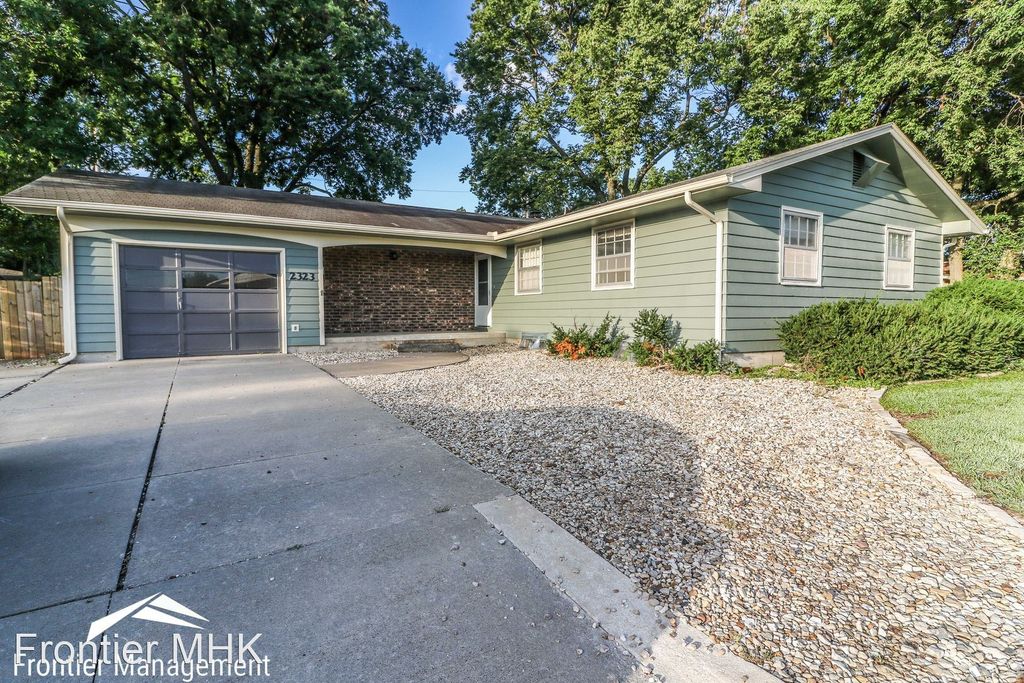2323 Claflin Rd 1, Manhattan, KS 66502 5 Bed, 2 Bath