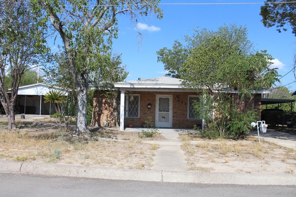 602 N 3rd St, Carrizo Springs, TX 78834 3 Bed, 4 Bath SingleFamily