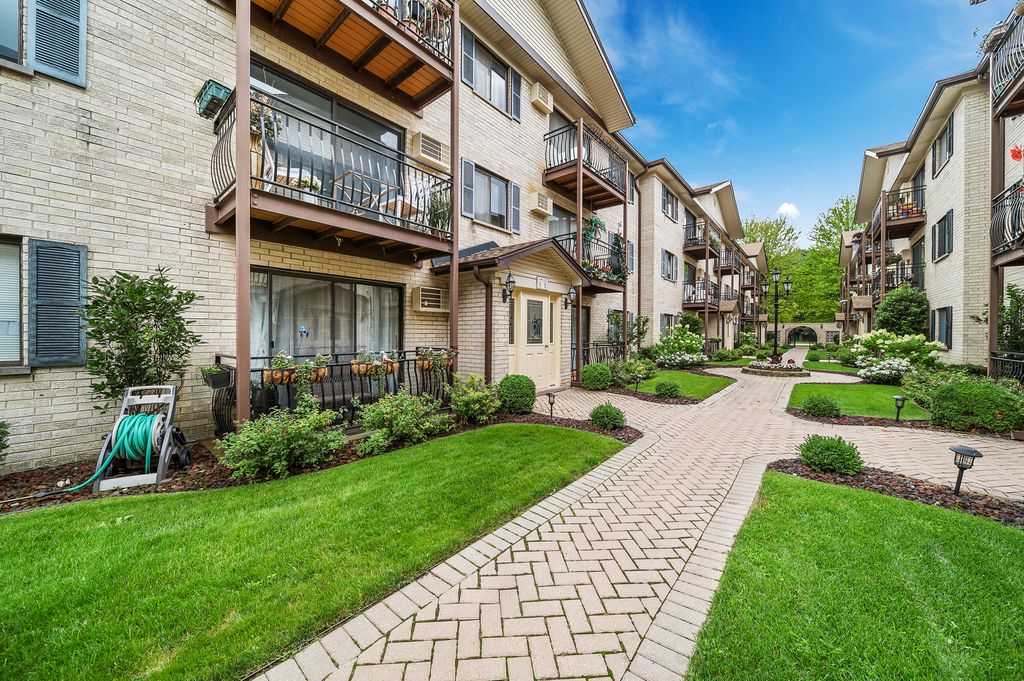 5139 N East River Rd #267, Chicago, IL 60656
