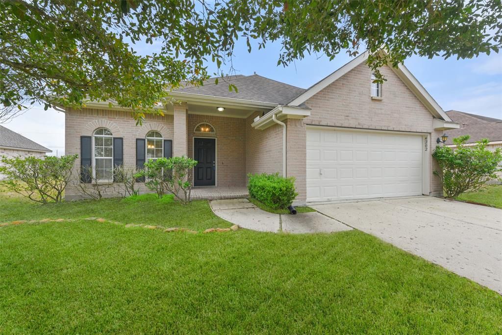 4202 Parry Dr, Pearland, TX 77584